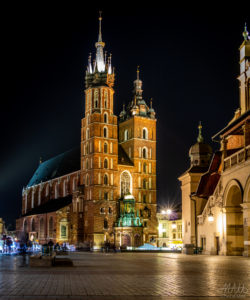 Main square in Krakow at night3